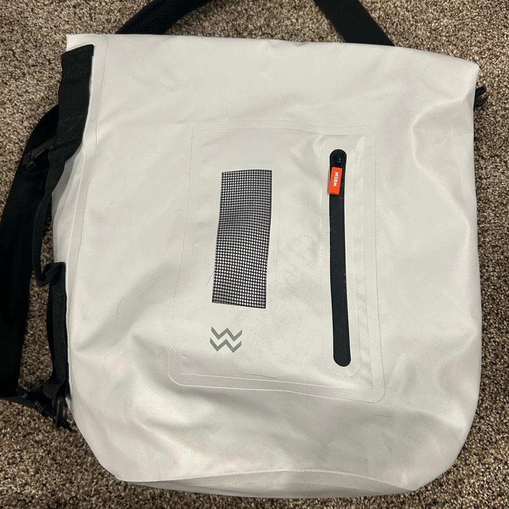 WREN Waterproof Messenger Bag